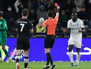 Halil Umut Meler’in yönettiği maçta Al Hilal, Al Shabab’ı mağlup etti