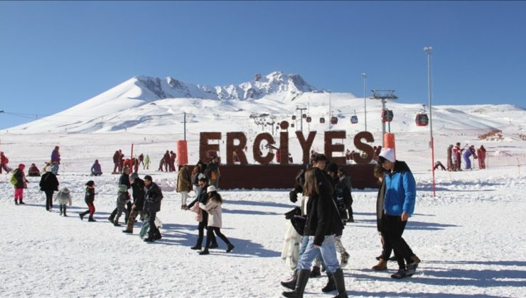 İç Anadolu’nun zirvesi Erciyes, turistlerin uğrak noktası oluyor
