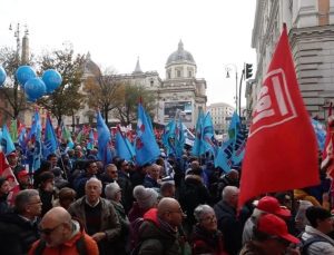 İtalya’da kamu ve özel sektör çalışanlar grevde