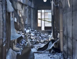 Mısır Çarşısı’ndaki Yangın Hasara Yol Açtı