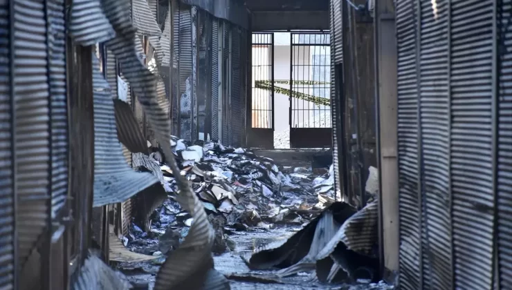 Mısır Çarşısı’ndaki Yangın Hasara Yol Açtı