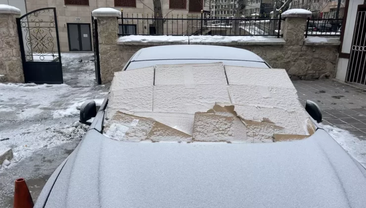 Sivas’ta Soğuk Hava Etkili, Süs Havuzları Dondu