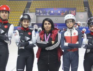 Sofya’daki buz pateni yarışmalarından 20 madalyayla döndüler