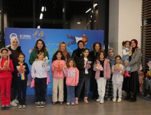 Anne ve çocuklarından ‘peri bebek’ sanatı