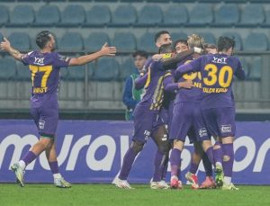 Eyüpspor, 9 kişi kalan Sivasspor’u son anlarda geçti