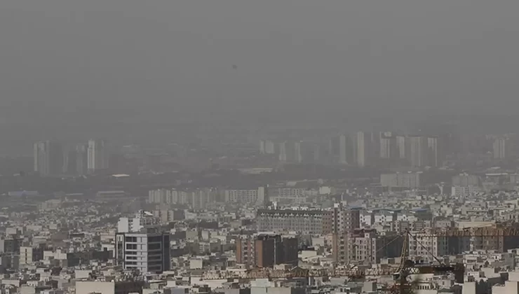 Tahran’da hava kirliliği nedeniyle okullar tatil edildi