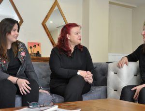 1 yılda kanseri yendi: Mücadelesini sanat eserine dönüştürdü