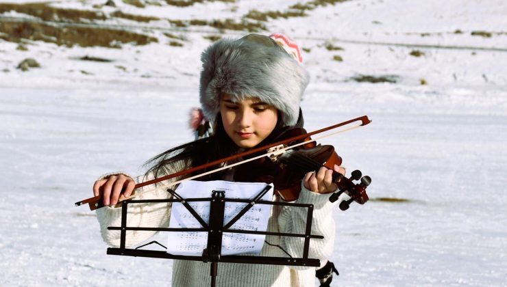 11 yaşındaki minik kemancının hayali gerçek oldu: Kendine hayran bıraktı