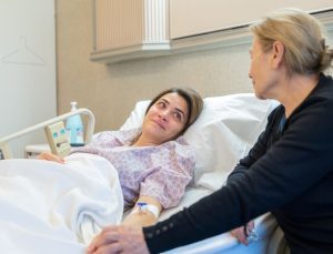 30 yaşında 5 belirtiyle hastaneye gitti: Menopoz dediler lakin meğerse ölümcül bir kansermiş, annesi de tıpkı hastalığa yakalandı