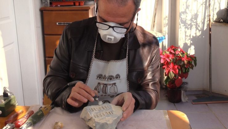 34 yıl evvel meyve bıçağıyla hobi olarak başladı: Tabiattan taş ve odun modüllerini toplayarak dönüştürüyor