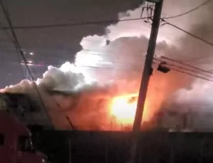 350 yolcu taşıyan tren alevler içinde kaldı, yolcular 15 dakikada tahliye edildi