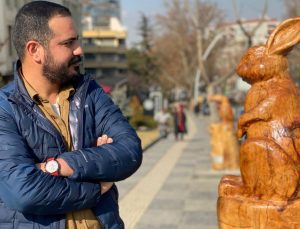 37 yaşındaki heykeltıraş ağaçların tekrar hayat bulmasını sağlıyor, heykele dönüştürüyor