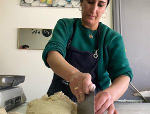 51 yaşında kendi işinin işvereni oldu: Günde ortalama 700 ekmek yapıyor