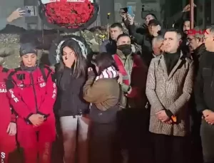 6 Şubat depremlerinde hayatını kaybedenler için Alpargün Apartmanı bulunduğu alanda anma töreni düzenlendi