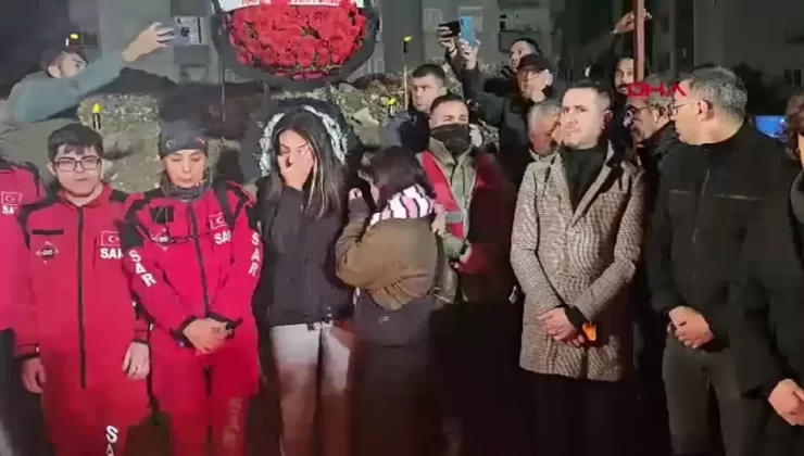 6 Şubat depremlerinde hayatını kaybedenler için Alpargün Apartmanı bulunduğu alanda anma töreni düzenlendi