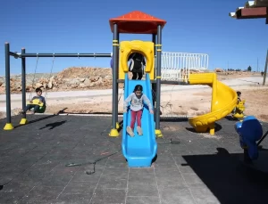 6 ŞUBAT DEPREMLERİNİN İKİNCİ YILI – Diyarbakır’da kırsaldaki depremzedeler köy tipi afet konutlarına yerleşti