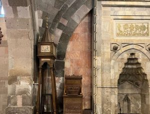 890 yıllık caminin farklı kıssası: 7 tuğlanın gizemi asırlardır anlatılıyor