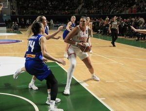 A Ulusal Bayan Basketbol Kadrosu, konutunda İzlanda’yı yendi
