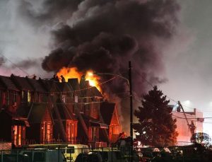 ABD’de bir uçak kazası daha: Konutların üzerine düştü, çok sayıda meyyit var