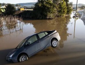 ABD’de Kaliforniya’da sel felaketi: 2 meyyit