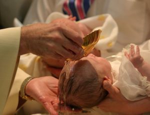 ABD’de kilise skandalı: Yüzlerce bayandan bebeklerini alan tarikat ifşa oldu