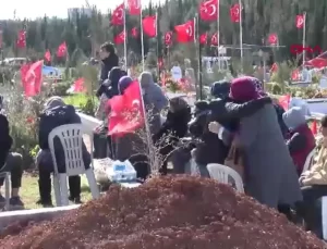 ADANA’da Deprem Şehitliği’nde duygusal anlar