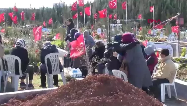 ADANA’da Deprem Şehitliği’nde duygusal anlar