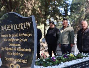 Adana’da depremde ölenler anıldı: Sevdiklerimizi deprem değil binalar öldürdü