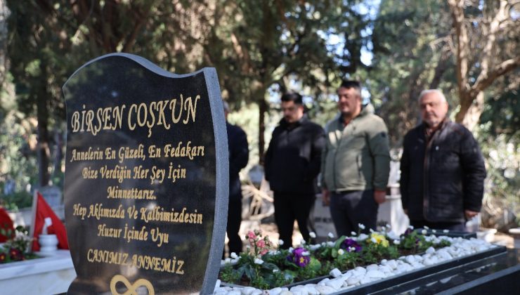 Adana’da depremde ölenler anıldı: Sevdiklerimizi deprem değil binalar öldürdü