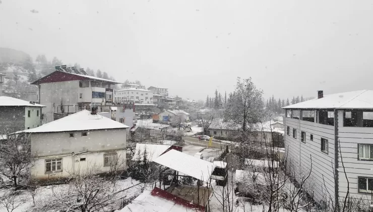 Adana’nın Yüksek Kesimlerinde Kar Keyfi