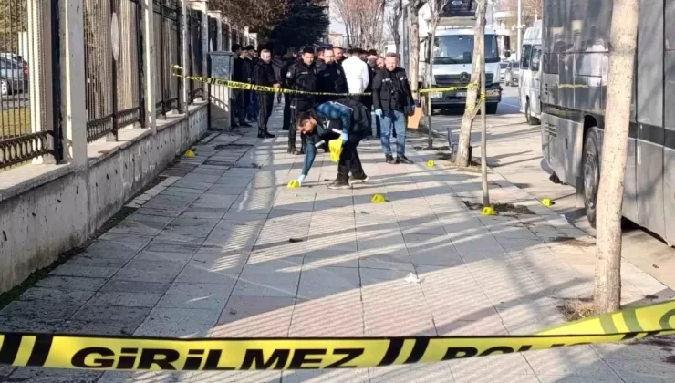 Afyonkarahisar’da Dolmuşçular Arasında Silahlı Kavga