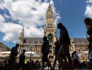 Almanya’da fabrika siparişleri beklentileri aştı