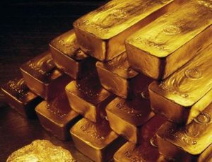 Altın rekor düzeye yakın beklemede