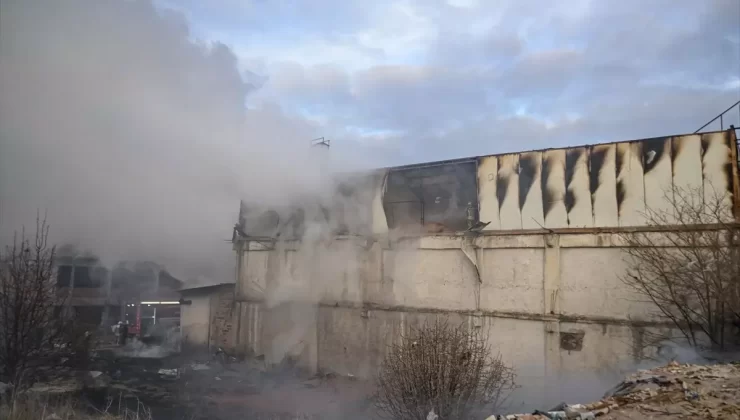 Altındağ’da Ahşap İşletmesinde Yangın