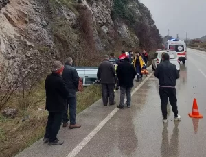Amasya’da Araba Devrildi: 3 Yaralı