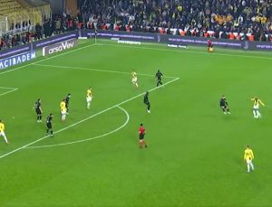 Anderson Talisca’nın uzaktan şutu direkte patladı