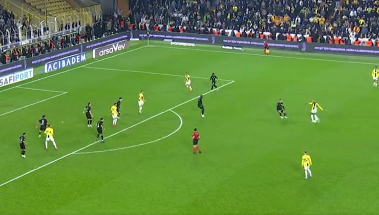 Anderson Talisca’nın uzaktan şutu direkte patladı
