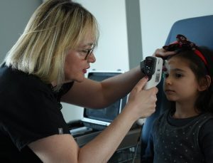 Ani göz kayması yaşayan minik Irmak erken müdahale ile sıhhatine kavuştu