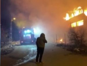 Ankara’da 3 katlı iş yerinde yangın