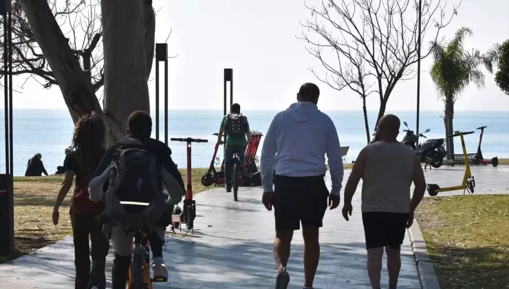Antalya’da Güneşli Hava Yoğunluğu