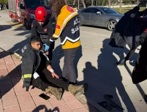 Antalya’da Kaza: Motosiklet Sürücüsüne İtfaiye Görevlisinden Yardım