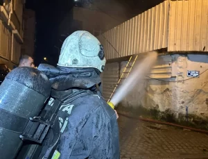 Antalya’da Tarihi Bina Yangını