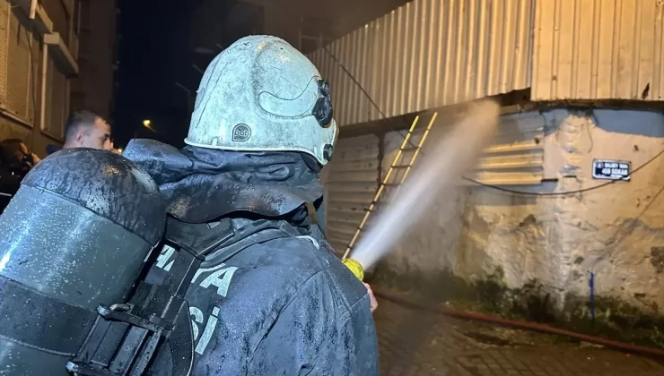 Antalya’da Tarihi Bina Yangını