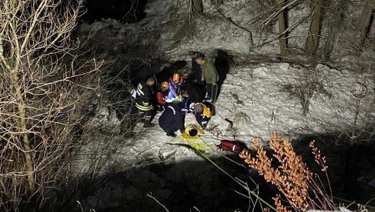 Araba dere yatağına devrildi: 2 yaralı