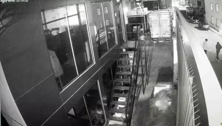 Arnavutköy’de Bıçaklı Kavga: 16 Yaşındaki Genç Öldürüldü