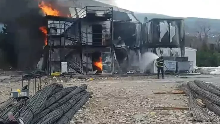 Arsuz’daki Okul İnşaatında Konteyner Yangını