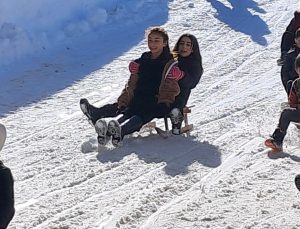 Artvin’de 200 yıllık şenlik: Tahta kızağını alan oraya koştu