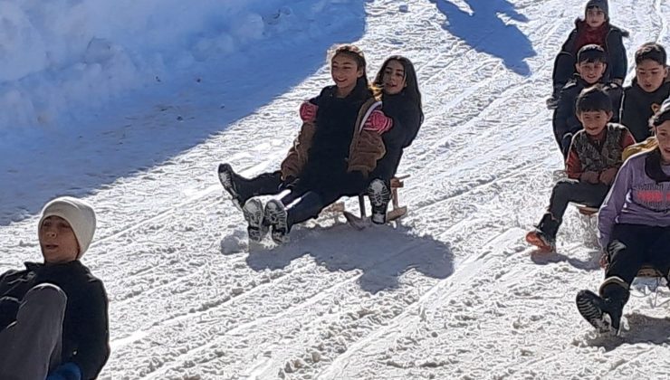 Artvin’de 200 yıllık şenlik: Tahta kızağını alan oraya koştu