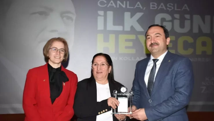 Artvin’de AK Parti Bayan Kolları Kongresi