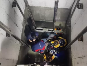 Asansör Boşluğuna Düşen İnşaat İşçisi Yaralandı